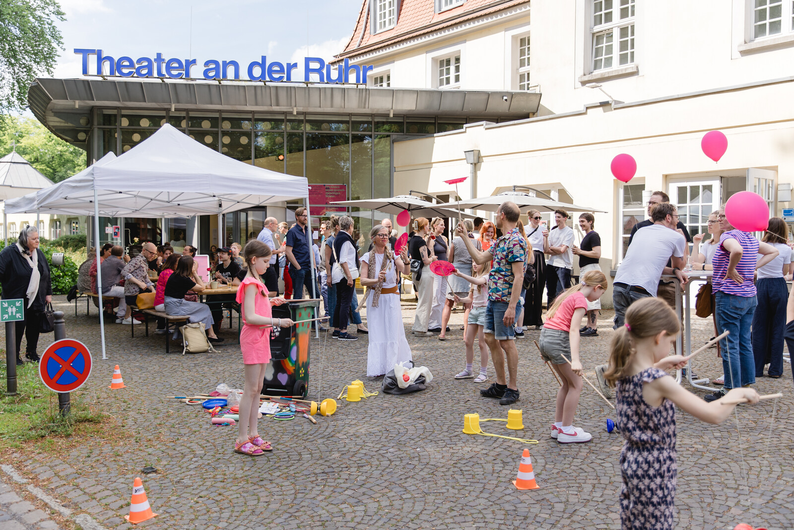 Children in the forecourt