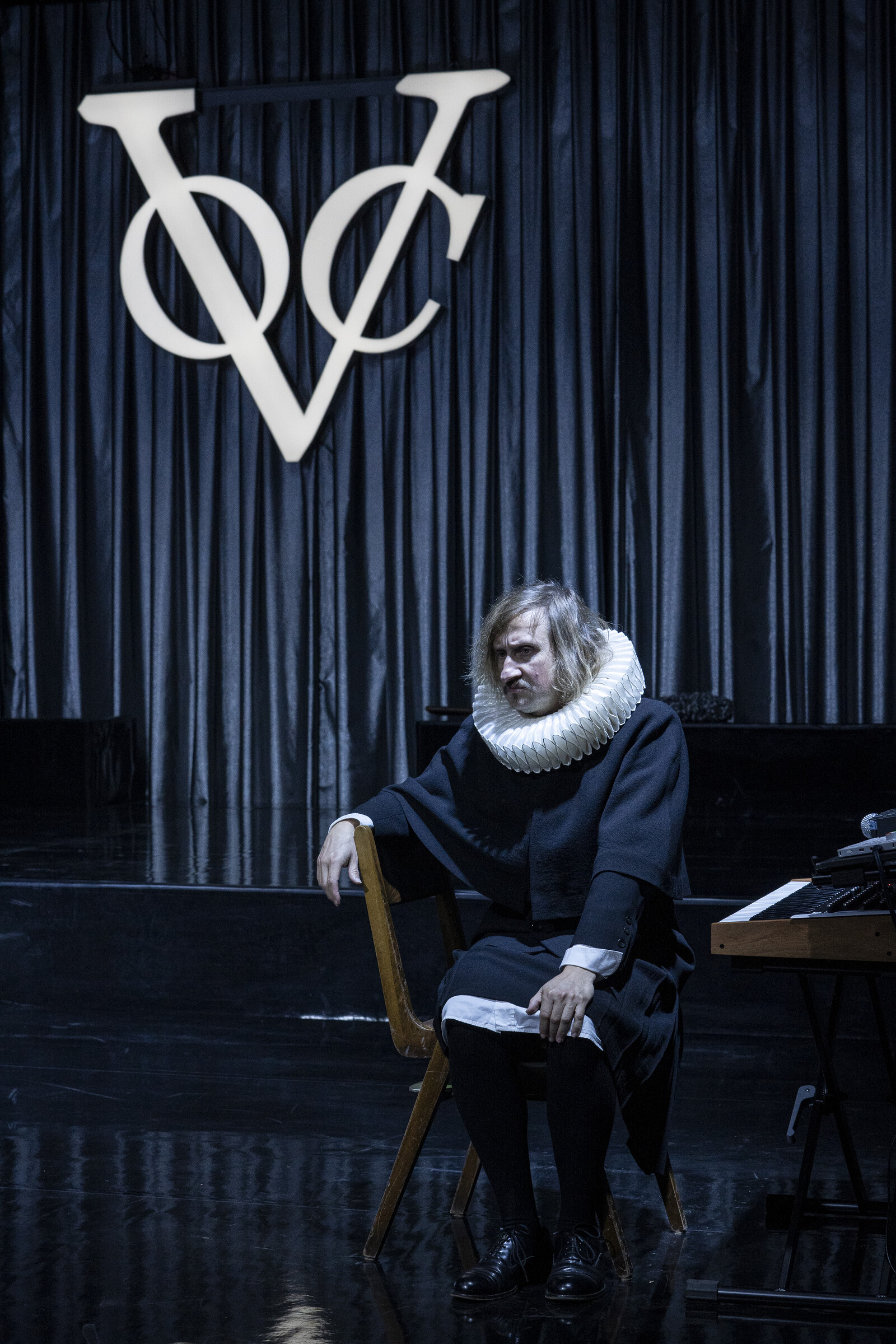 Writer Licht sits at his writing instrument, a keyboard.