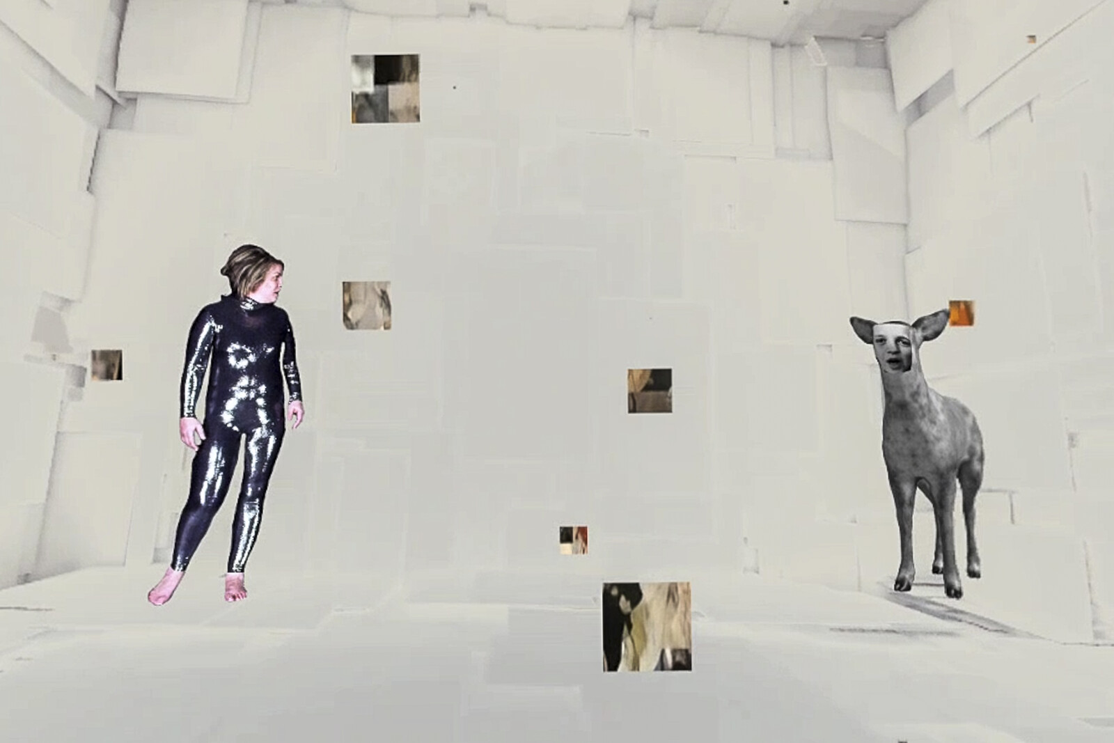 Leonie spricht im weißen Raum mit Momi, die sich ihr als Tier mit Menschengesicht präsentiert.