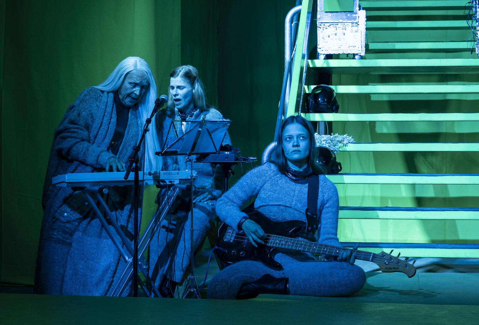 Cori, Lee und Contia singen in der Band