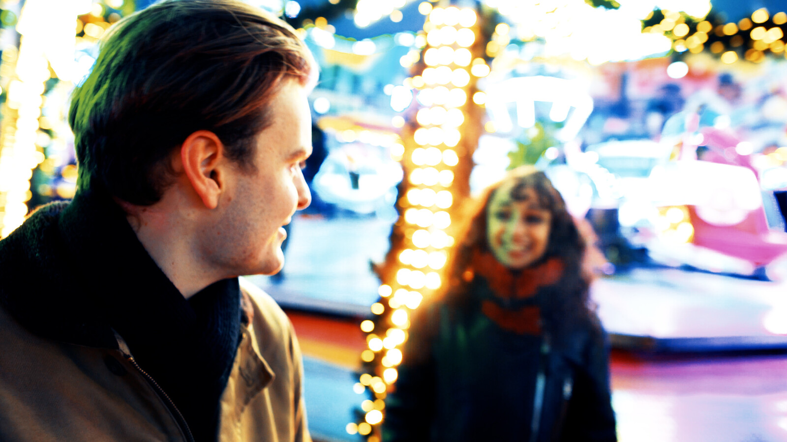 Woyzeck schaut Marie auf dem Rummel an