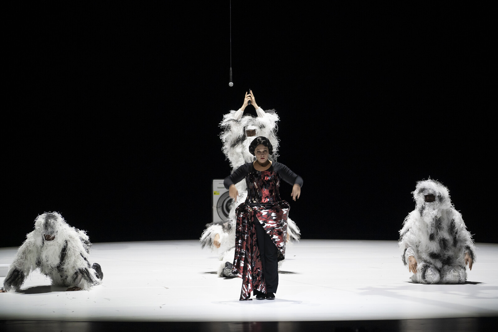 Schauspieler*innen auf Bühne