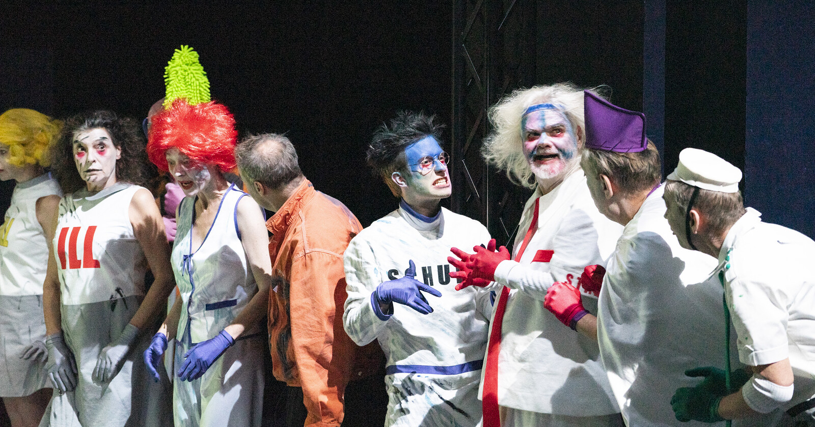 Schauspieler in einer Reihe