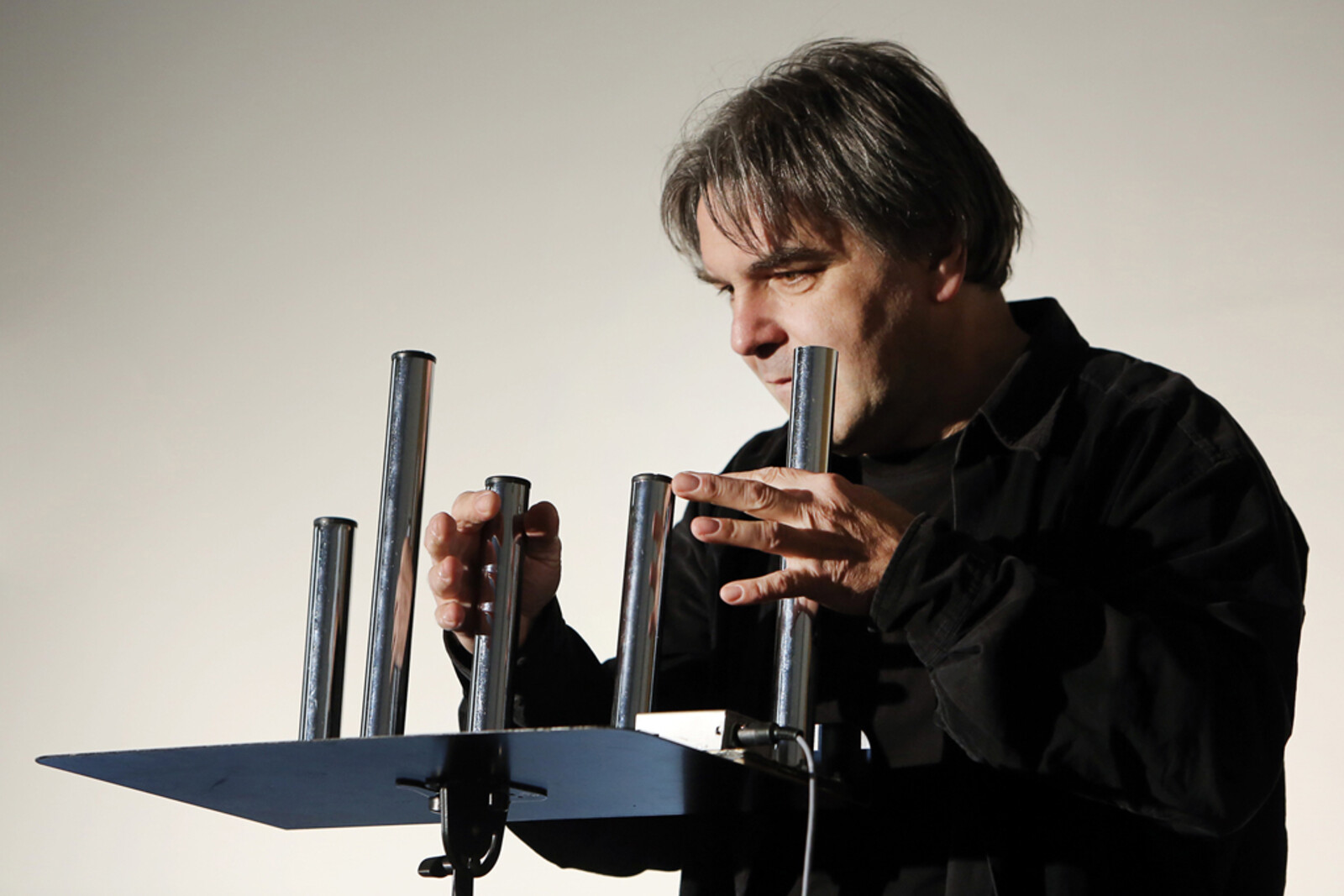 Erwin Stache mit seiner Installation "Kilo Ohm"