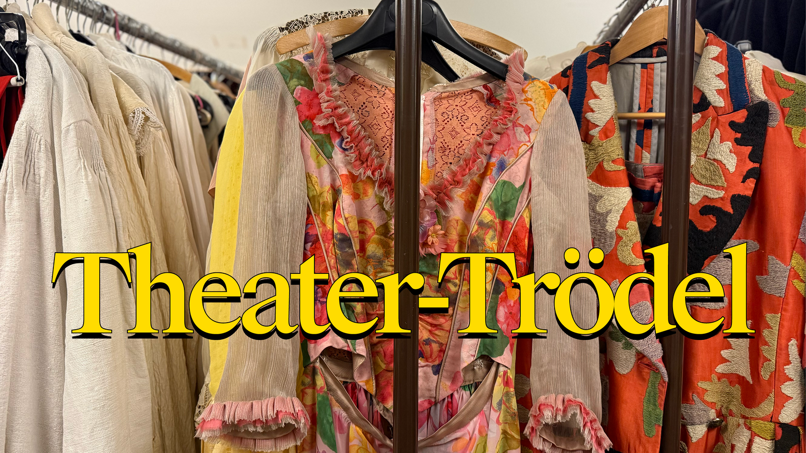 Theater Trödel, Flohmarkt, bunte Kostüme