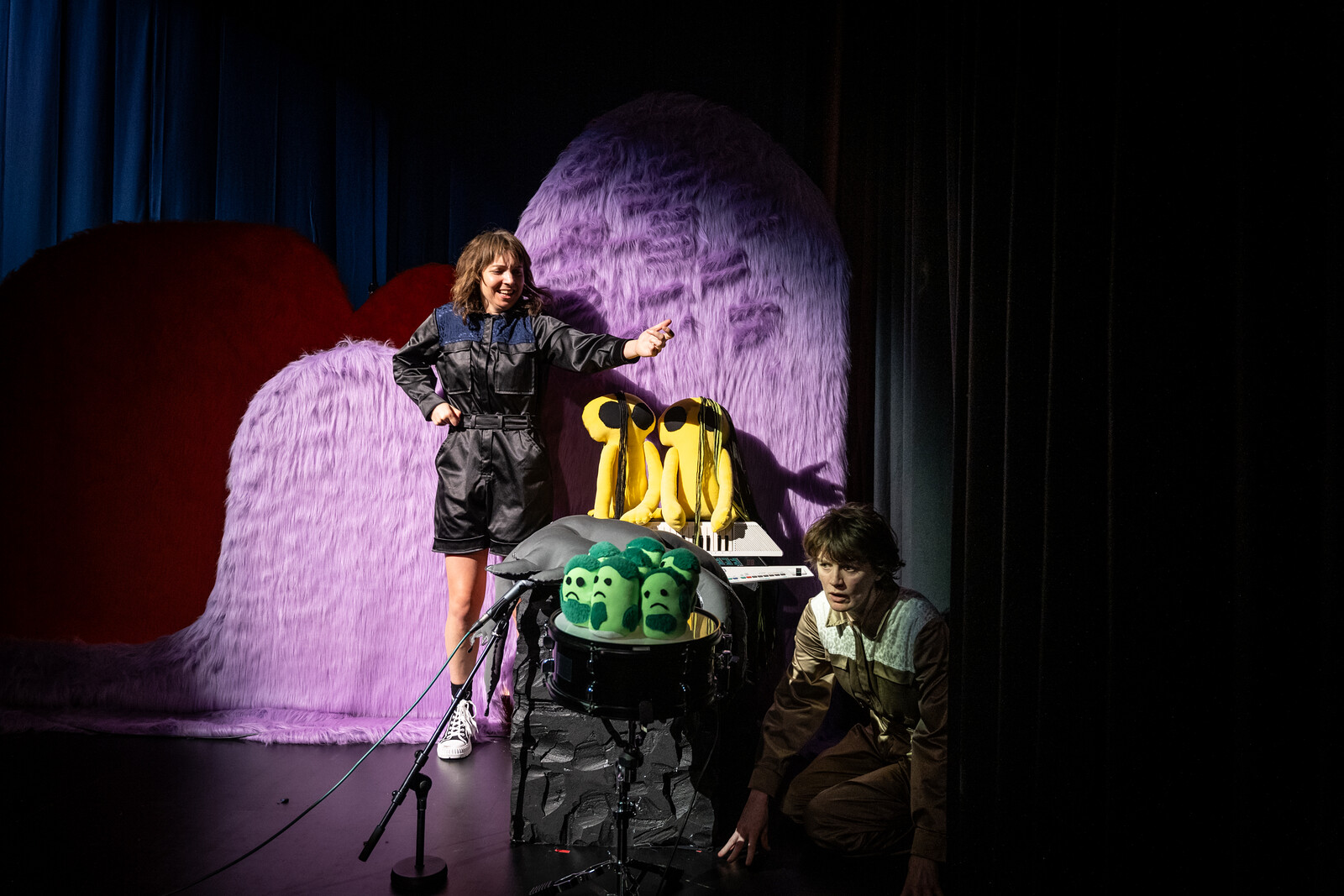 2 Schauspielerinnen auf der Bühne