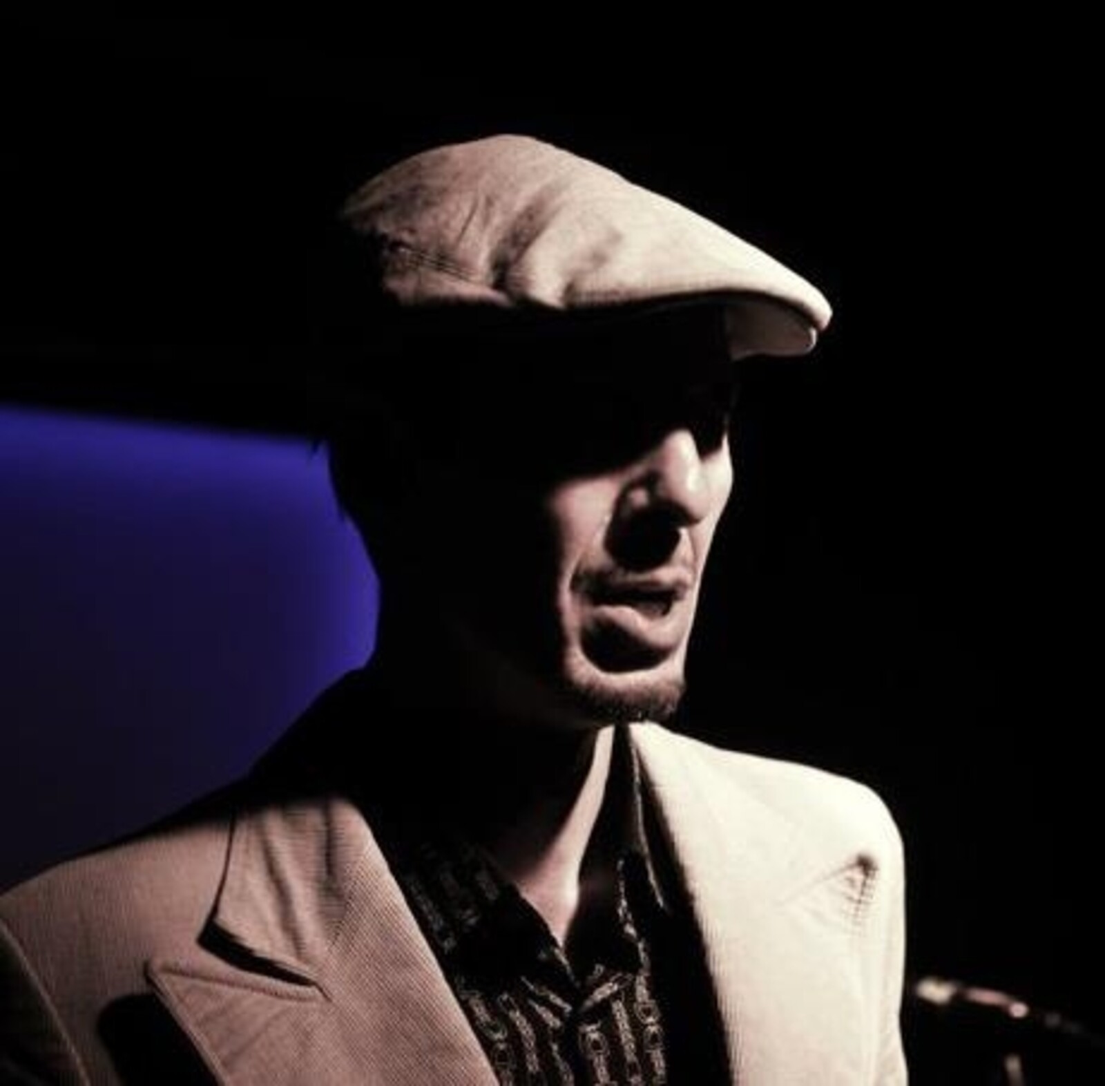 Artist in the shaddow